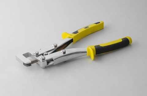 Punzonatrice Akifix in metallo con manico gommato giallo e grigio