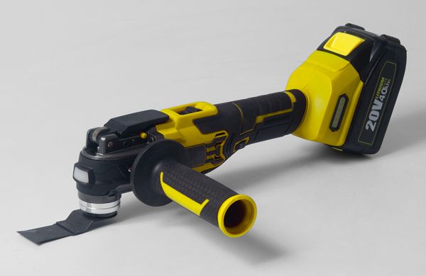 Utensile a batteria per taglio e levigatura