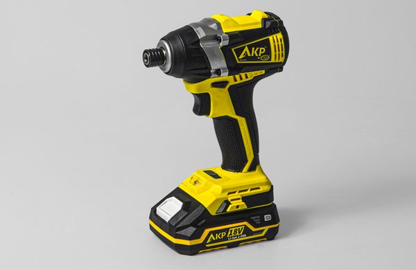 Trapano Avvitatore giallo Akifix con caricabatterie 