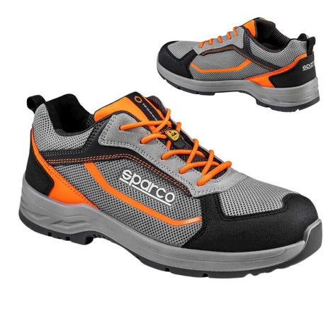 due scarpe antinfortunistiche grigie e dettagli neri e arancioni